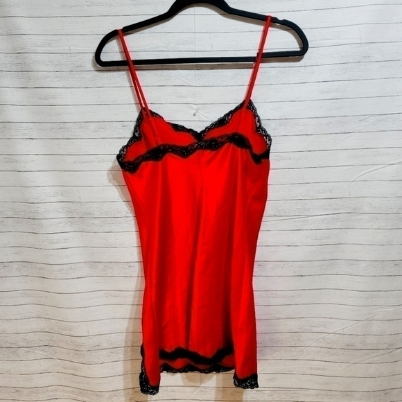 VS RED & BLACK LACE SLIP, SZ SMALL, GENTLY PRE OWNED, PERFECT FOR VALENTINES DAY - Picture 6 of 6